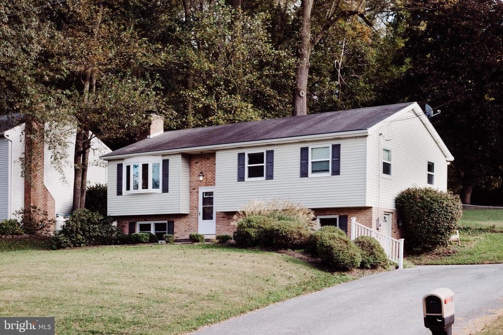 1382 Fox Glenn Drive photo 1
