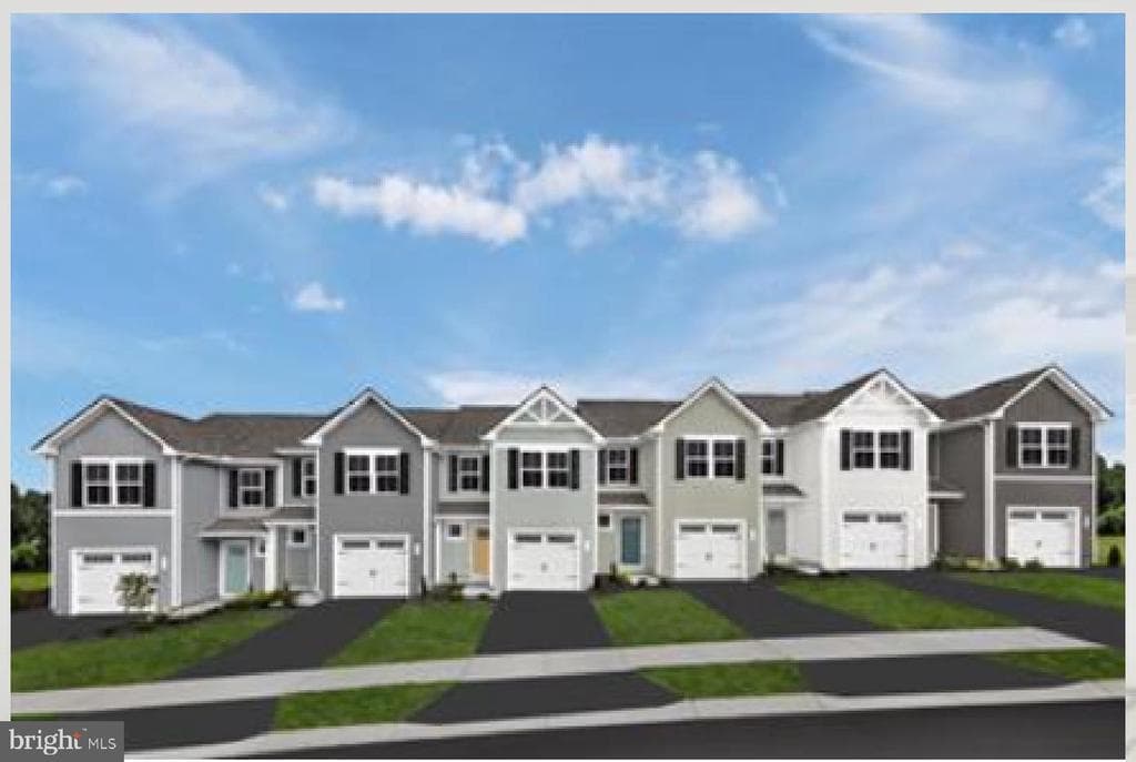 37 Debra Lane #61f Spec photo 1