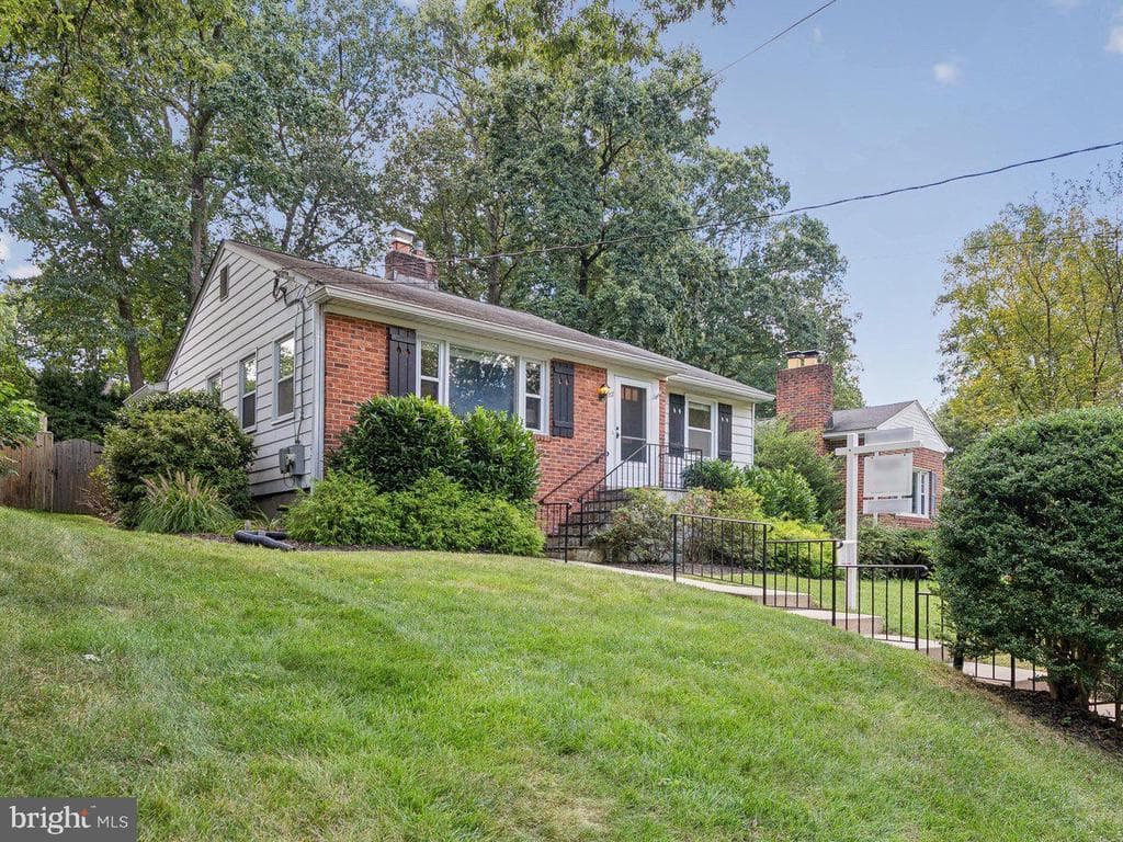 207 Whitmoor Terrace photo 1