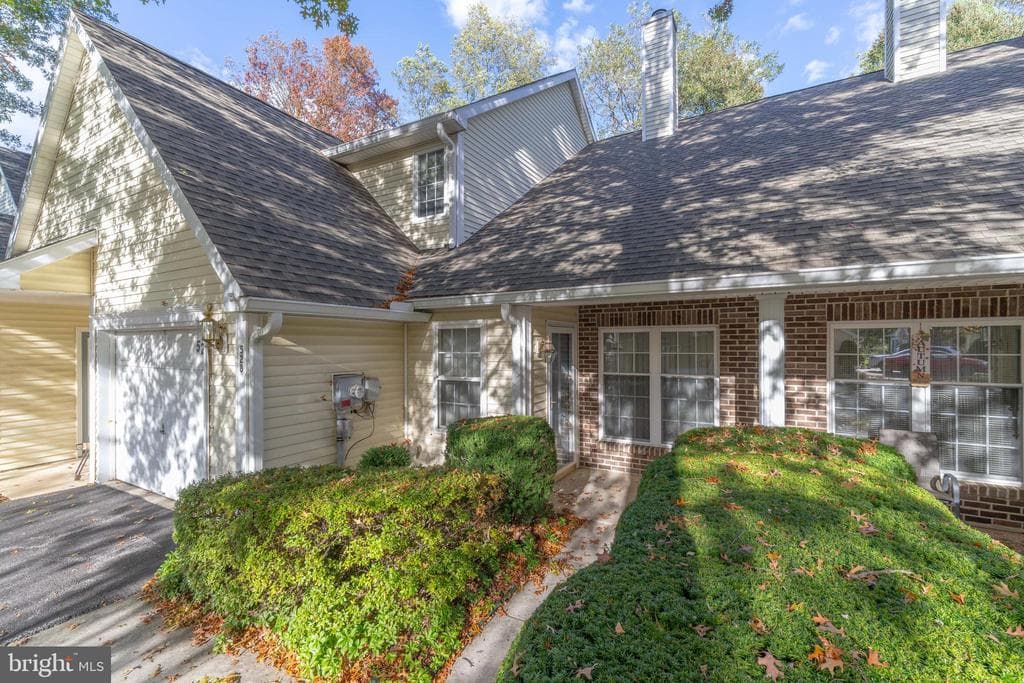 528 Brighton Place photo 1