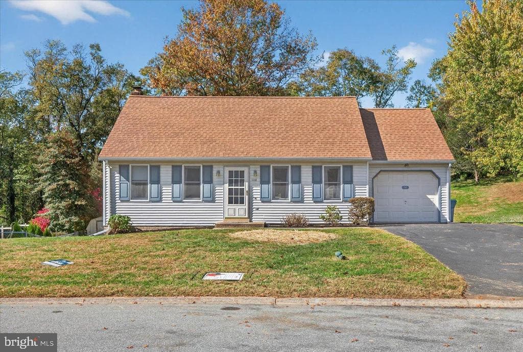 364 Primrose Lane photo 1