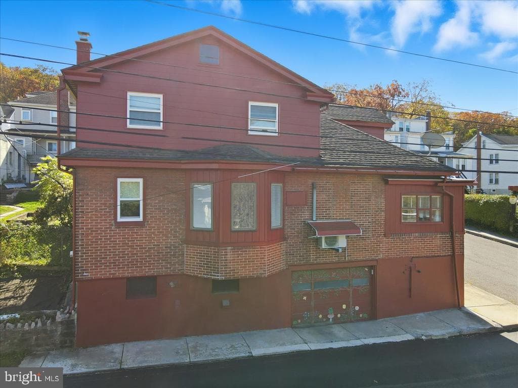 101 S Columbia Street photo 1