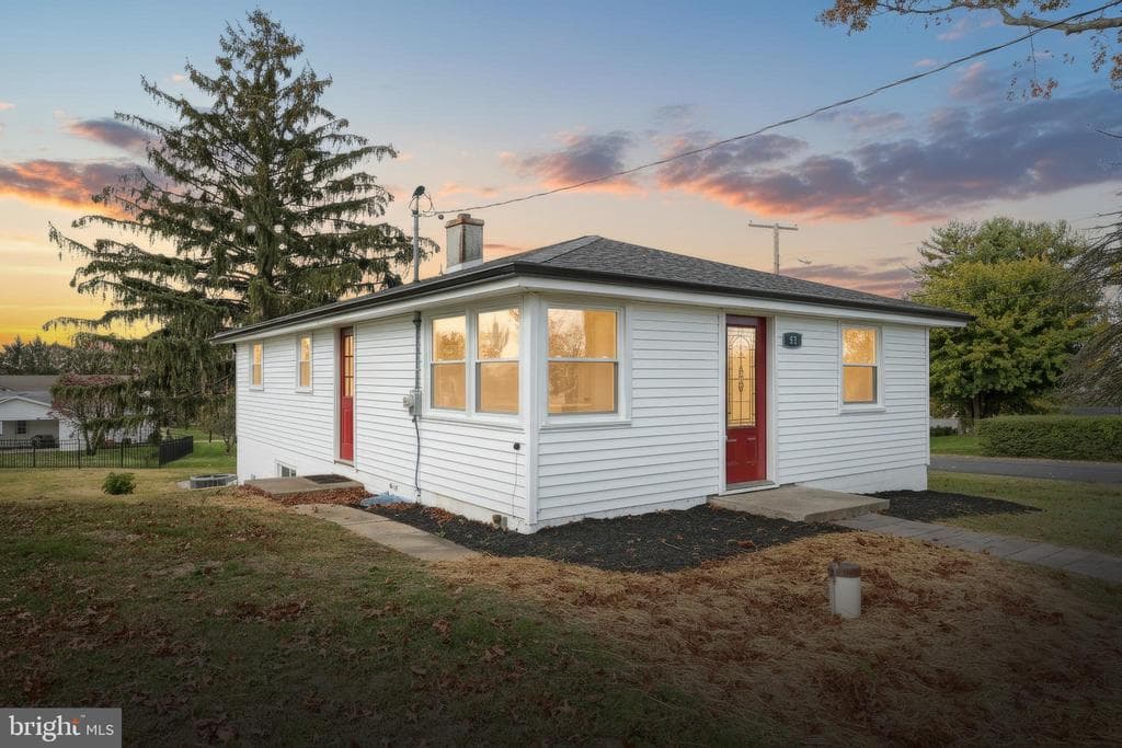 52 Oak Drive photo 1