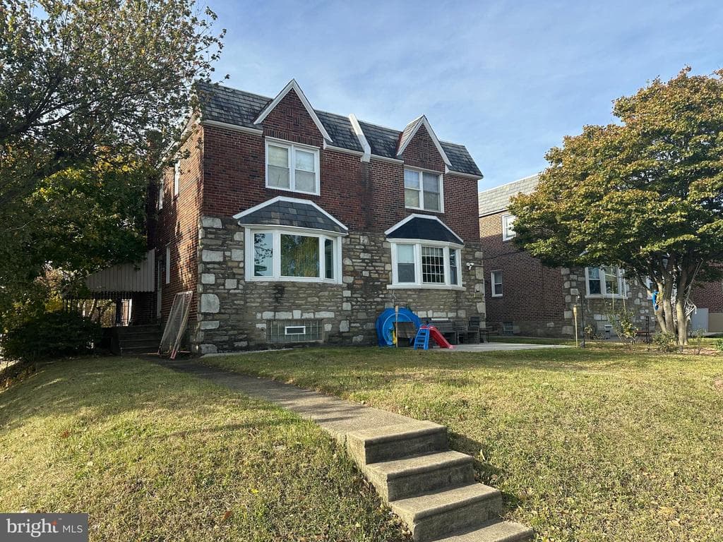 2250 Stanwood Street photo 1