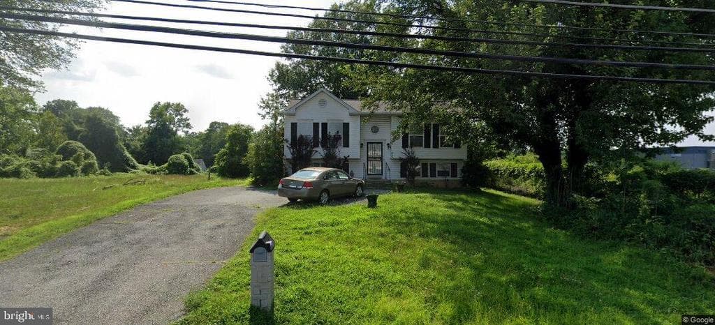 209 Addison Road S photo 1