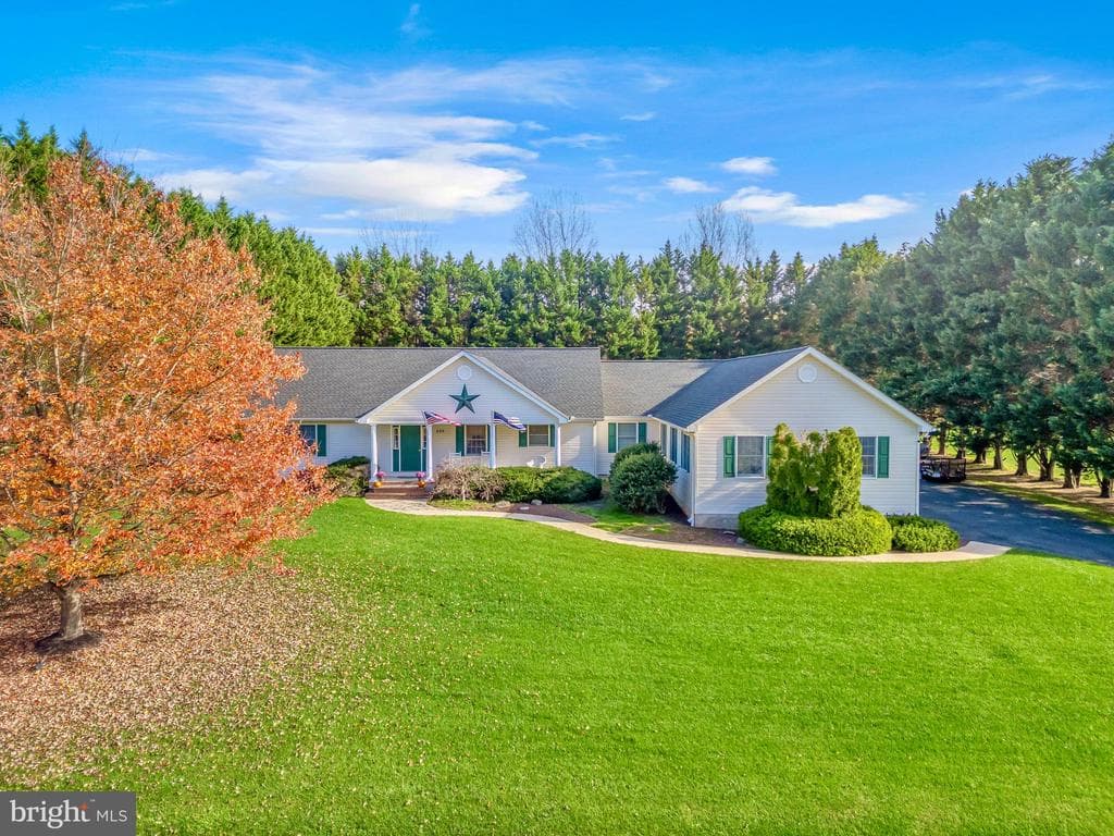 235 Wye Knot Court photo 1