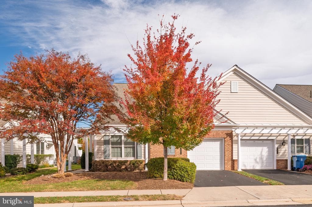 44472 Oakmont Manor Square photo 1