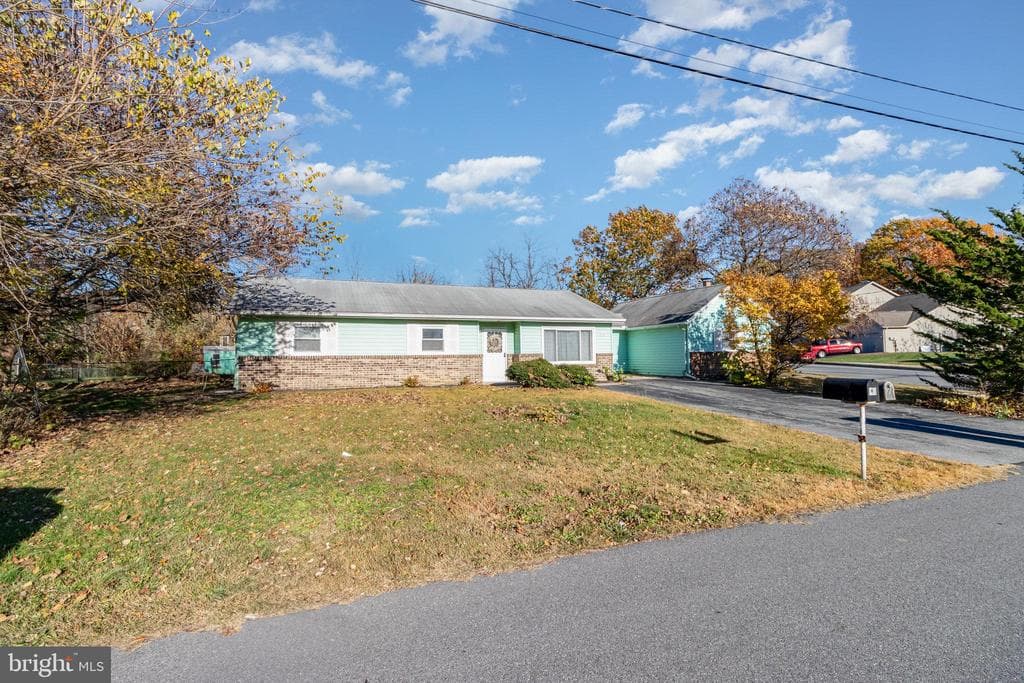16 Amy Drive photo 1