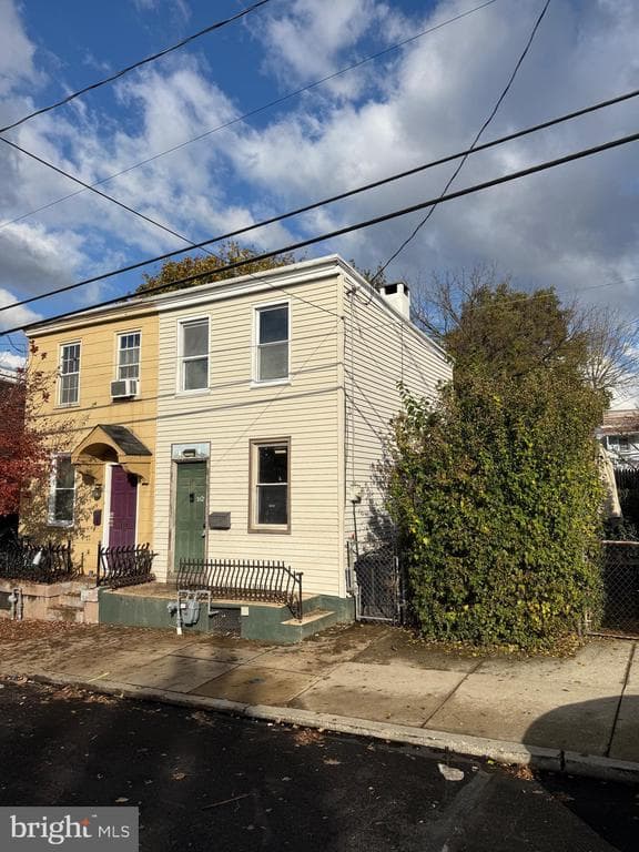 305 N Marshall Street photo 1