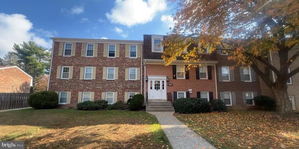794 Quince Orchard Boulevard #t-1 photo 1