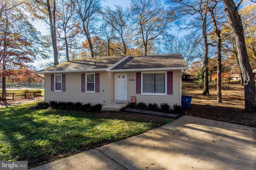 3071 Donegal Court photo 1