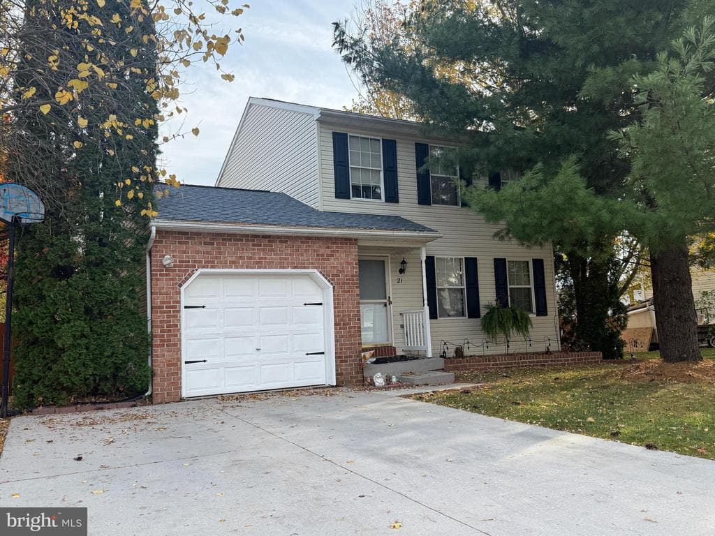 21 Abbotts Drive photo 1