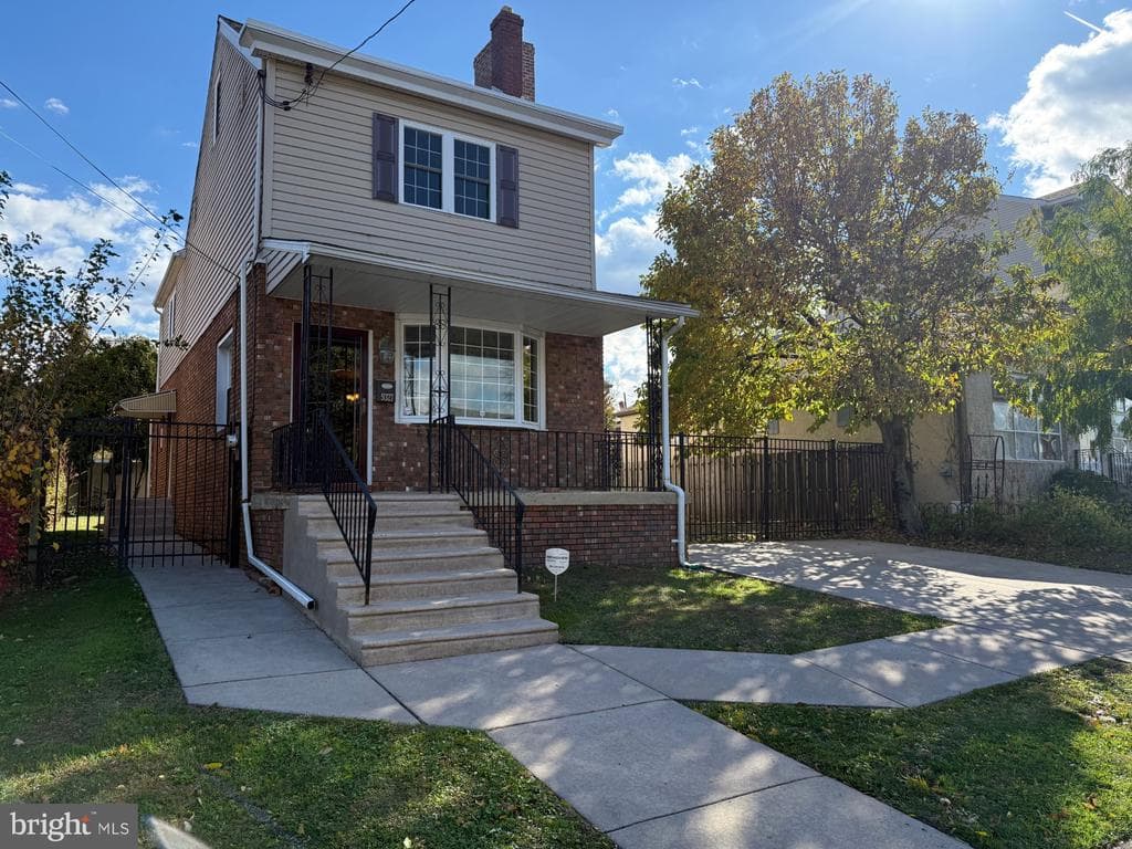 9327 Glenloch Street photo 1
