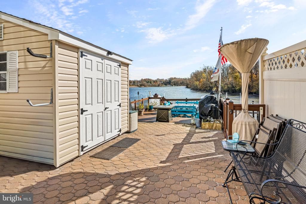 10 Neptune Drive photo 1