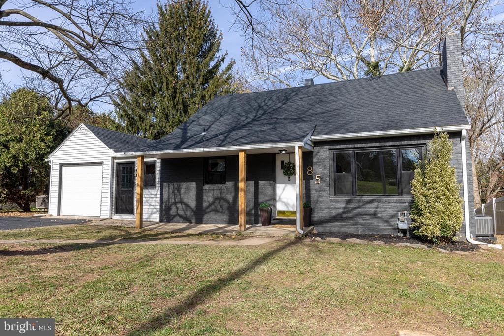 85 Homeland Road photo 1