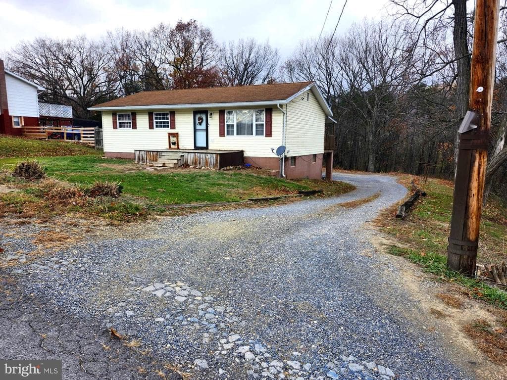 570 Fountainhead Drive photo 1