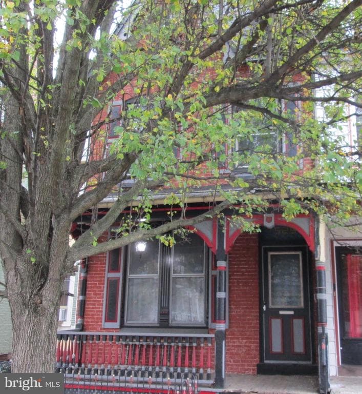 525 Douglass Street photo 1
