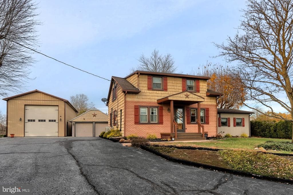 2103 Thompson Avenue photo 1
