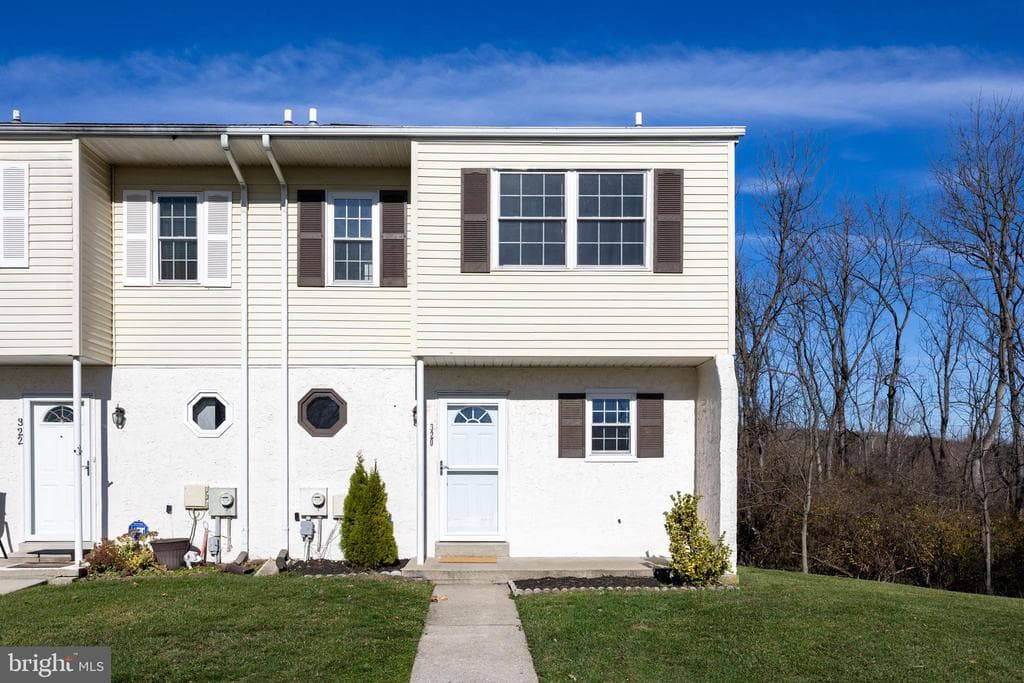 320 Carlyn Court photo 1
