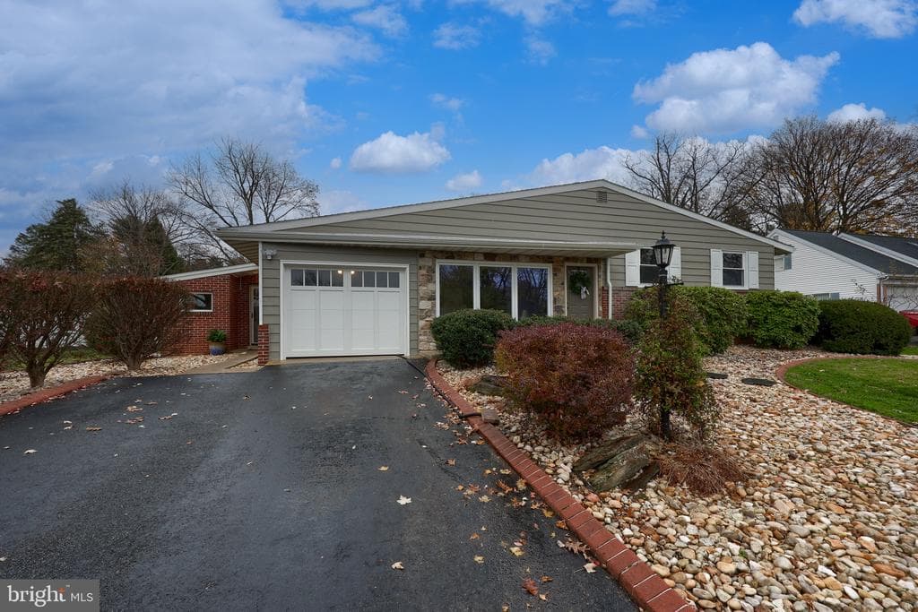1863 Harrington Drive photo 1