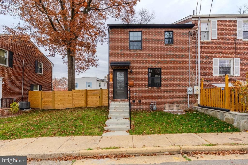 3107 Mosby Street photo 1