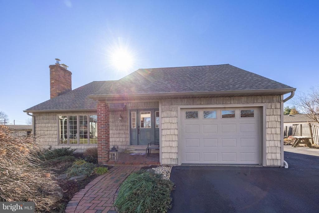 3 Carousel Drive photo 1