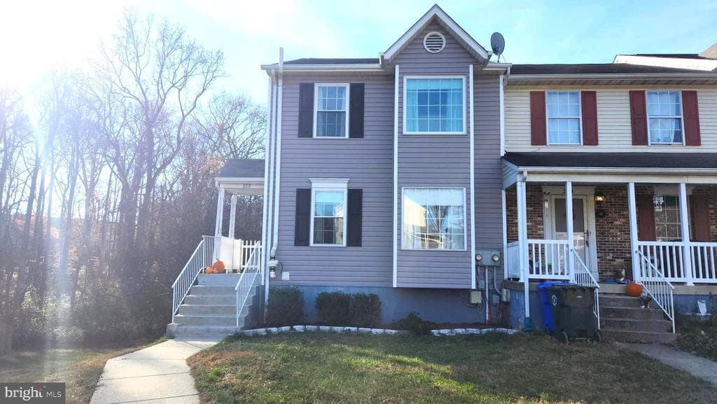 213 Charleston Court photo 1