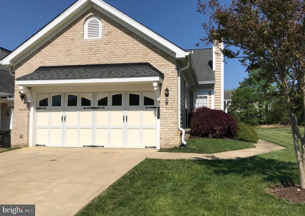 272 Williamsburg Circle photo 1