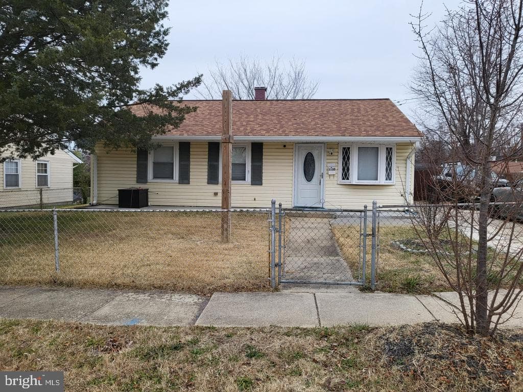 1110 Vinson Street photo 1