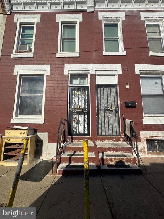 921 W Silver Street photo 1