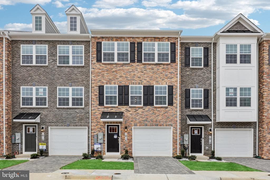 1818 Blythe Way photo 1