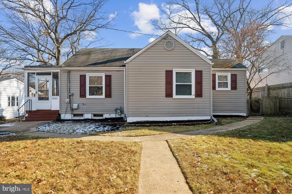 9521 51st Avenue photo 1