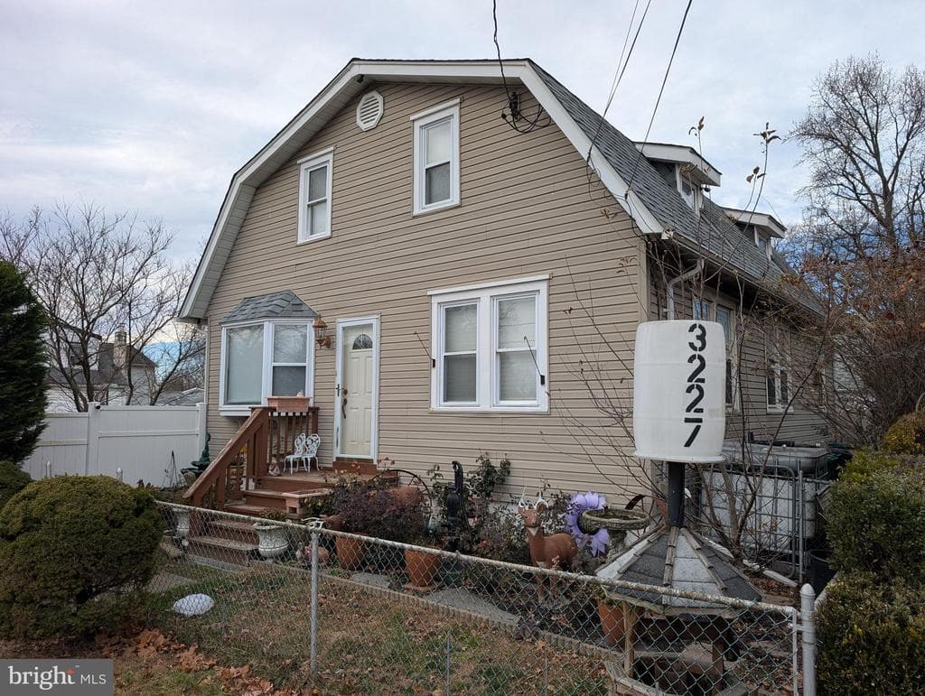 3227 Steele Avenue photo 1