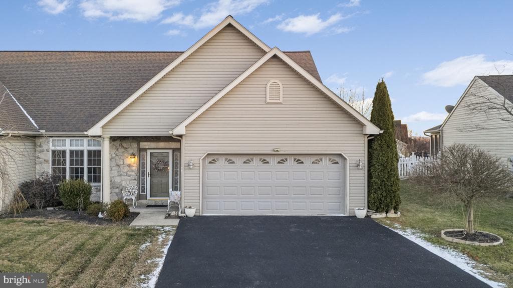 2182 Weeping Willow Lane photo 1