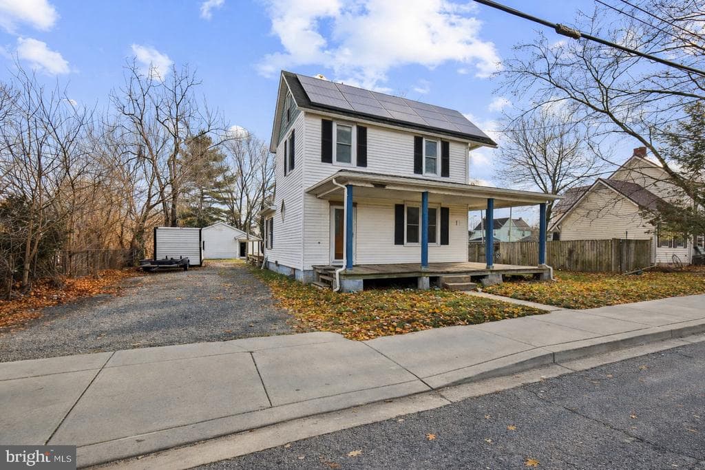 202 Church Street N photo 1