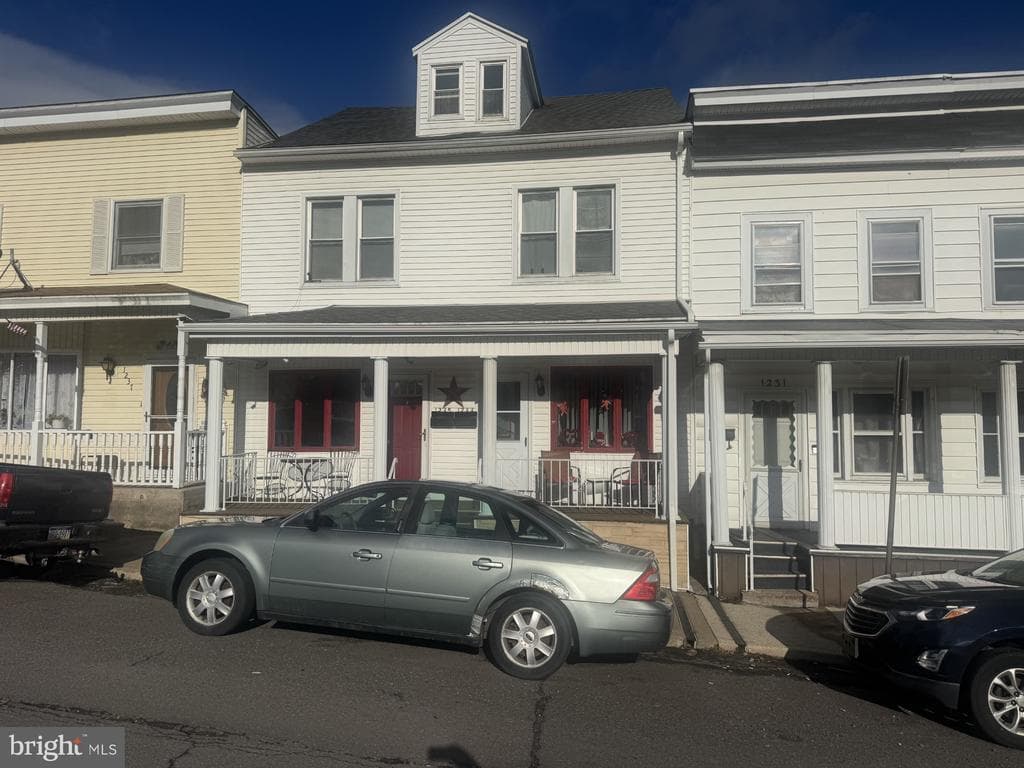 1233 W Walnut Street photo 1