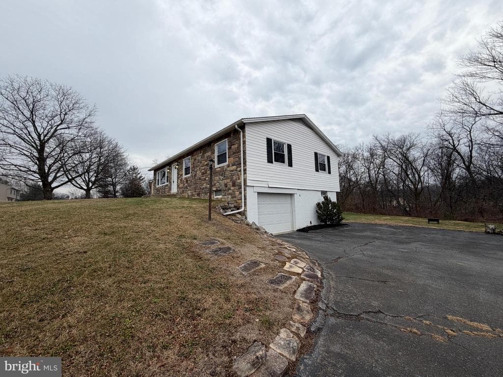 1528 Lakeshore Drive photo 1
