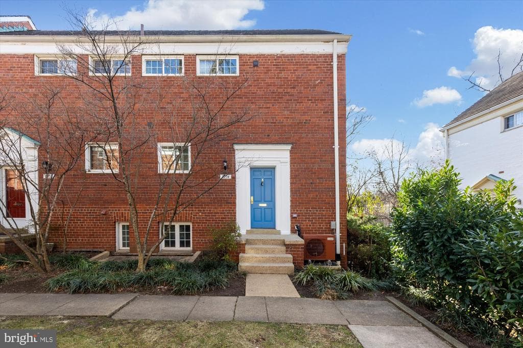 3254 Gunston Road photo 1