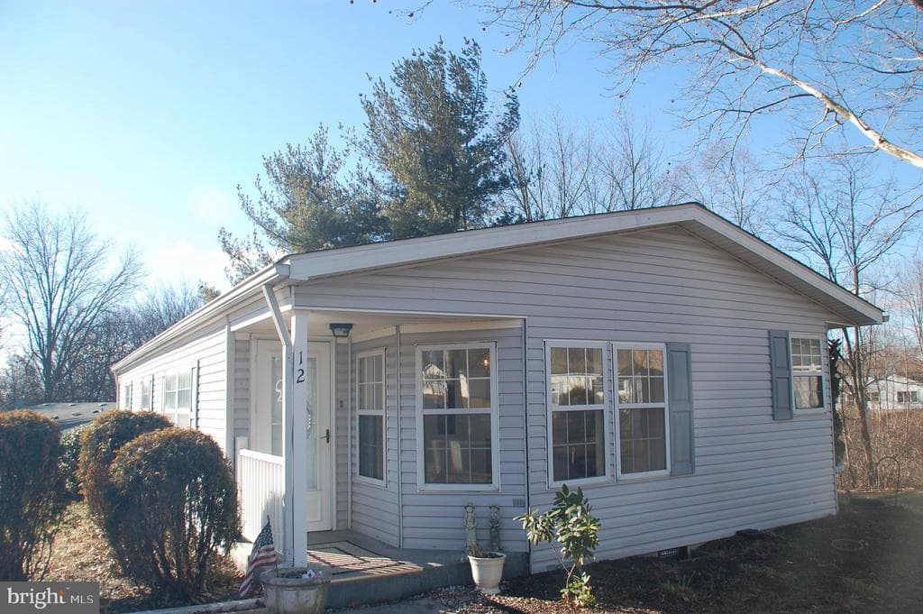 12 Chatham Court photo 1