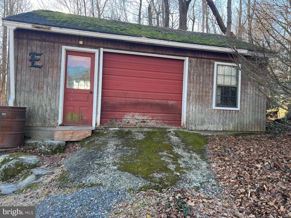 1395 Sleepy Hollow Road photo 1