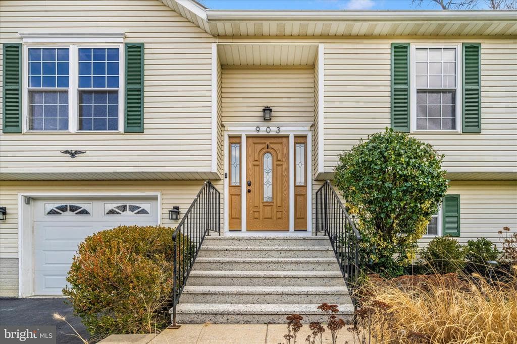 903 Winding Way photo 1