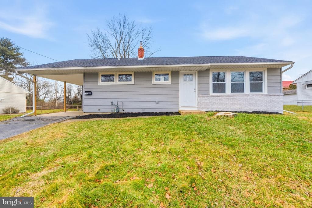 642 Andrews Road photo 1