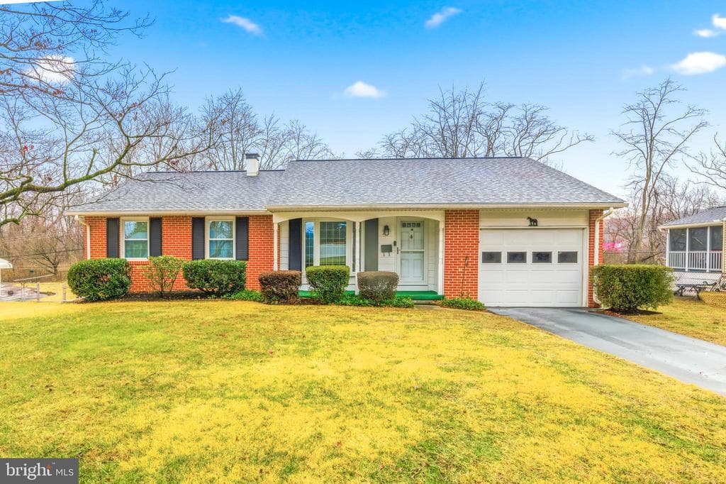 212 N Lake Drive photo 1