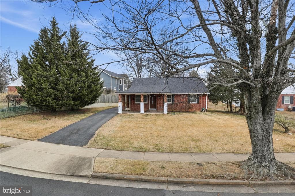 7416 Sportsman Drive photo 1