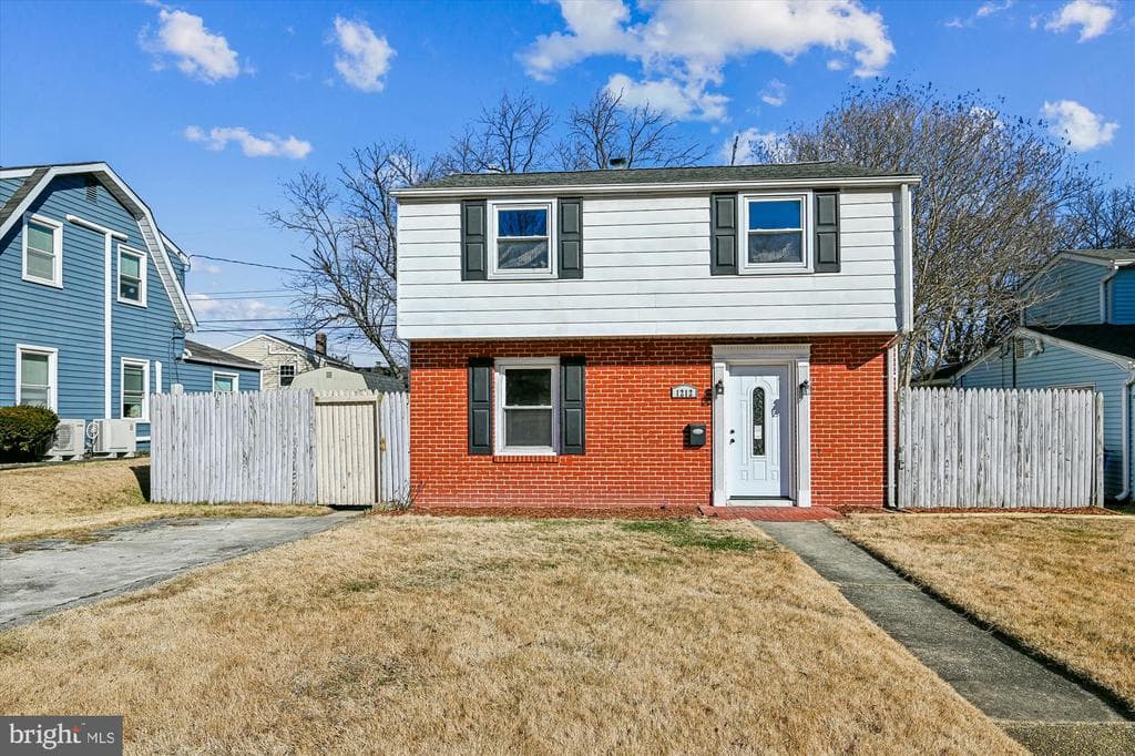 1212 Seven Oaks Rd photo 1