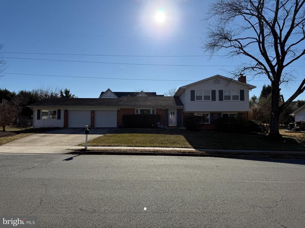 915 Westwood Drive NE photo 1