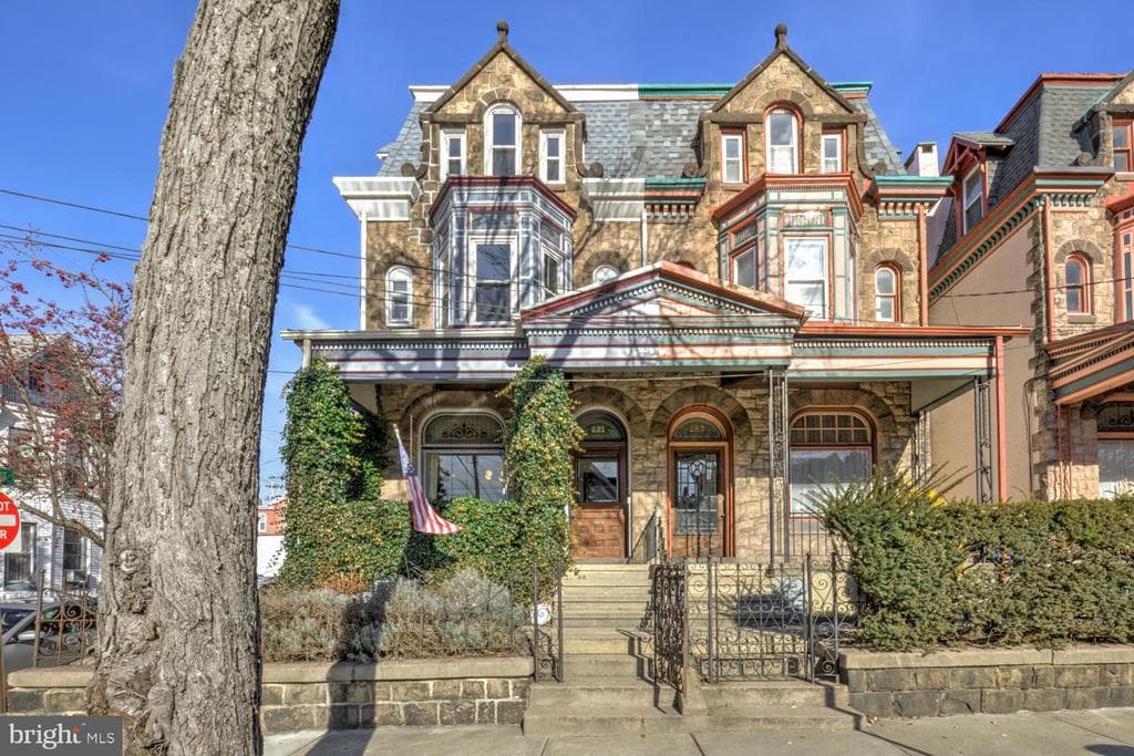 221 Douglass Street photo 1
