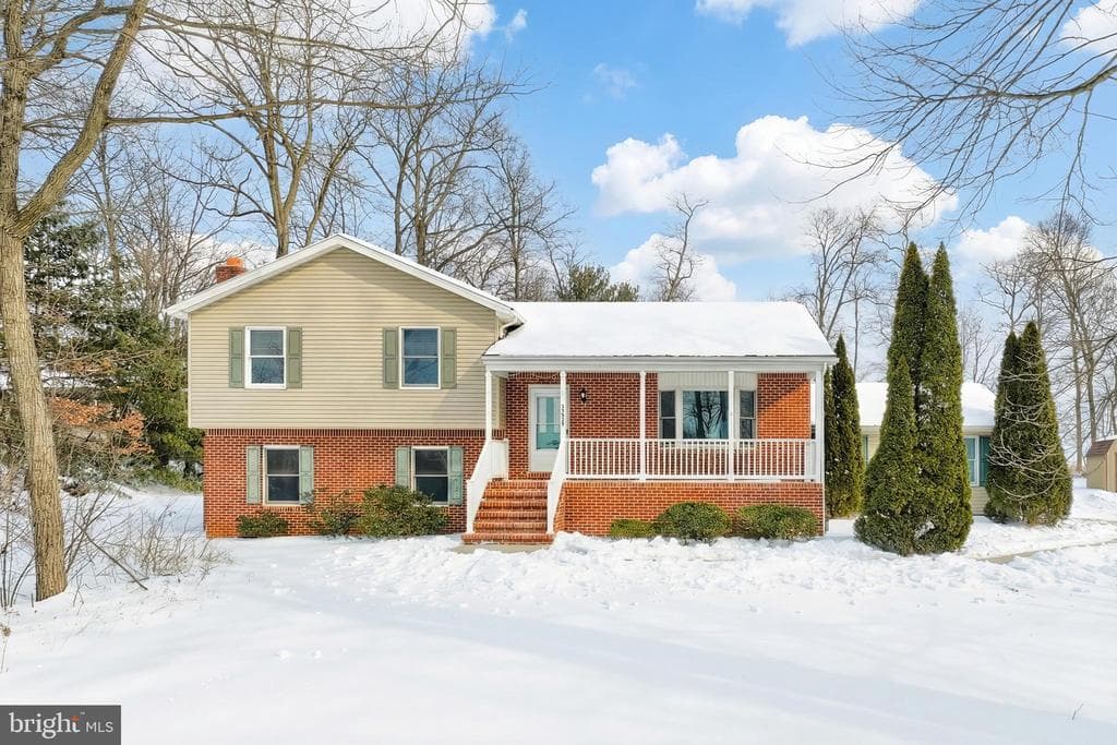 13525 Center Road photo 1