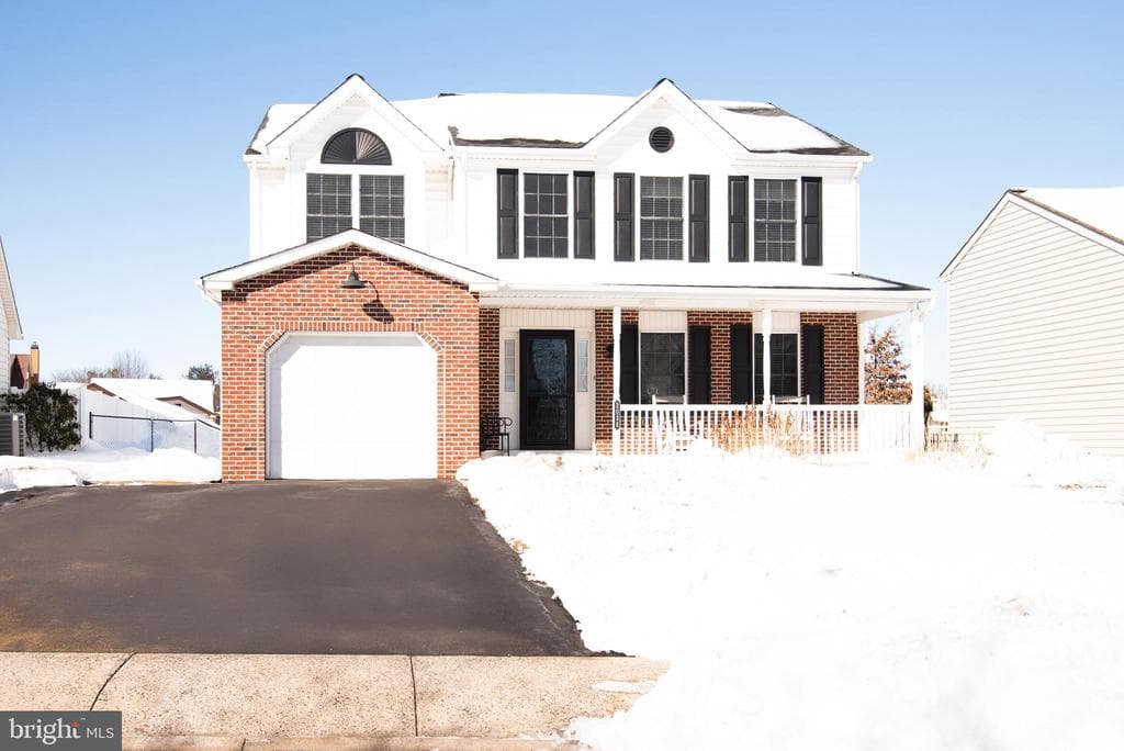 2038 Valley View Drive photo 1