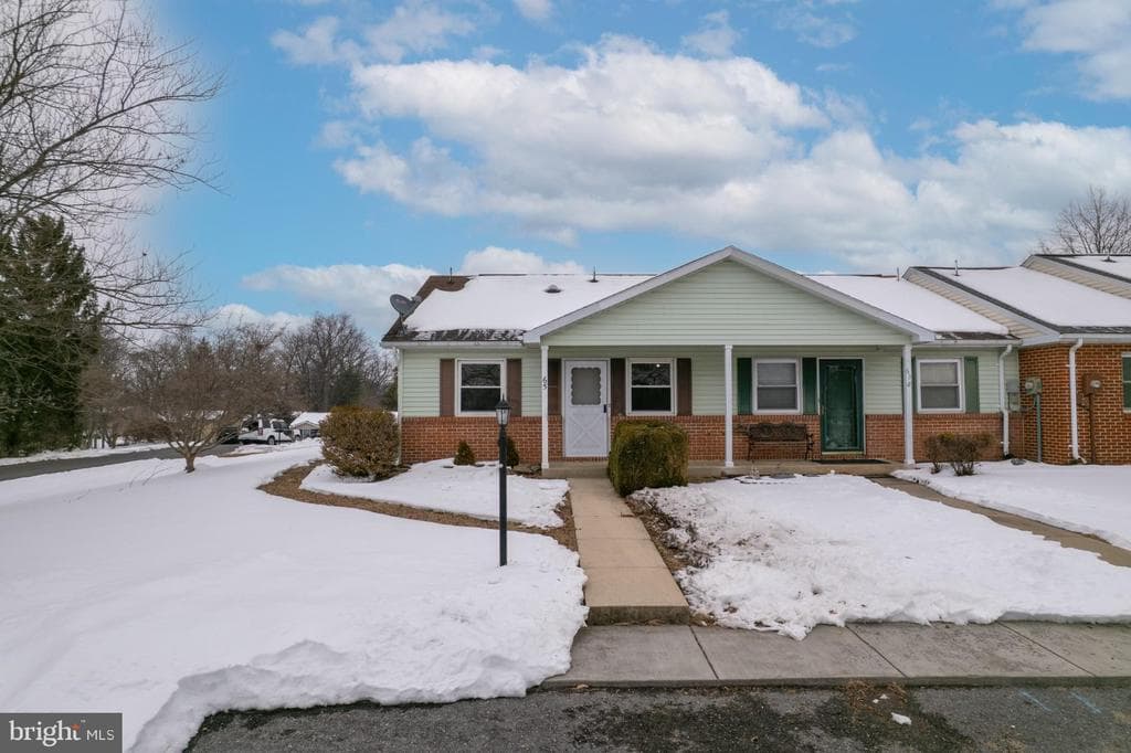 65 Nottingham Drive photo 1